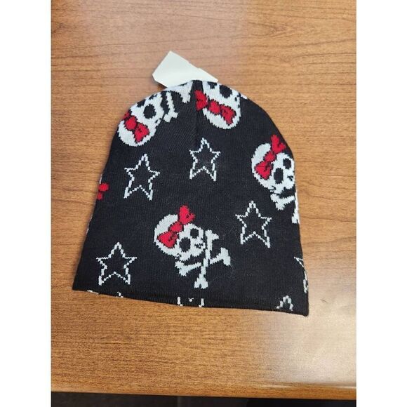NWT White Skulls&Crossbones Stars Winter Knitted Beanie - Picture 1 of 3